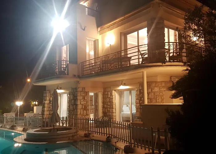 Βίλα Roc Maria Lucia *