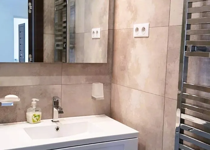 Roc Maria Lucia Βίλα *