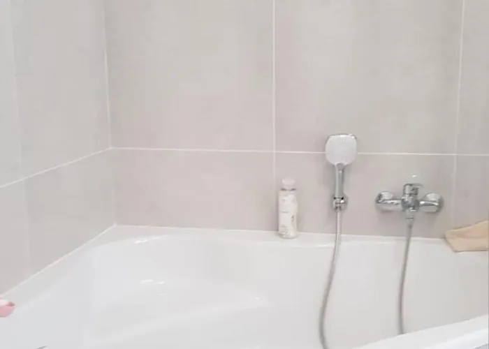 Roc Maria Lucia Βίλα *