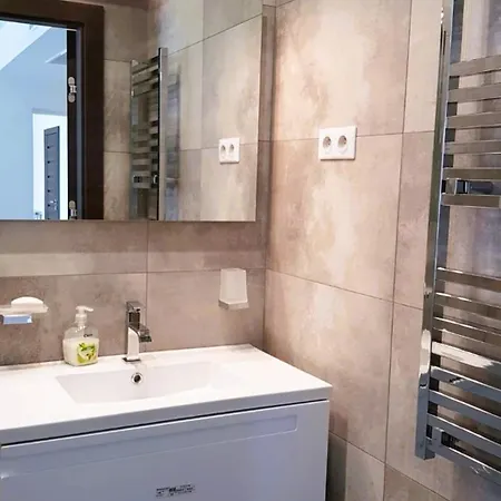 Roc Maria Lucia Willa *