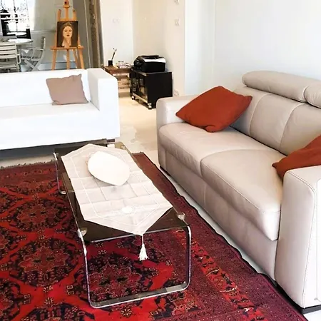 Roc Maria Lucia Willa